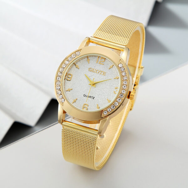 Montre à quartz avec boîtier en diamant pour femme