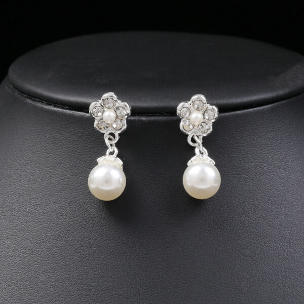 Ensemble de boucles d'oreille collier fleur perle