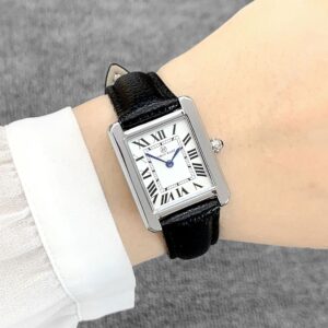 Montre à quartz pour femme avec cadran rectangulaire et échelle romaine