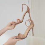 Chaussure à talon pointu pour femmes