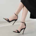 Chaussure à talon pointu pour femmes